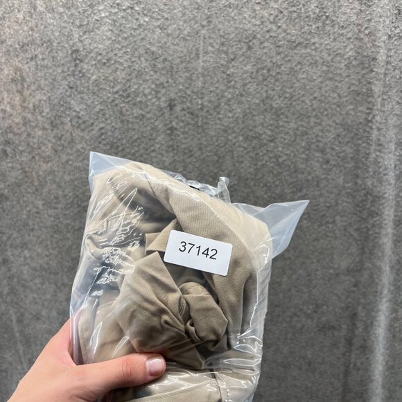 Levi’s Cargo Shorts Mens 34 Khaki Beige Cotton Twill Utility Pockets Casual - Picture 5 of 11